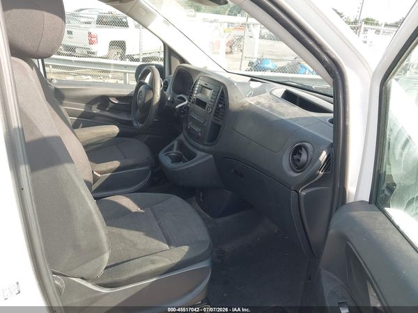 2017 MERCEDES-BENZ METRIS