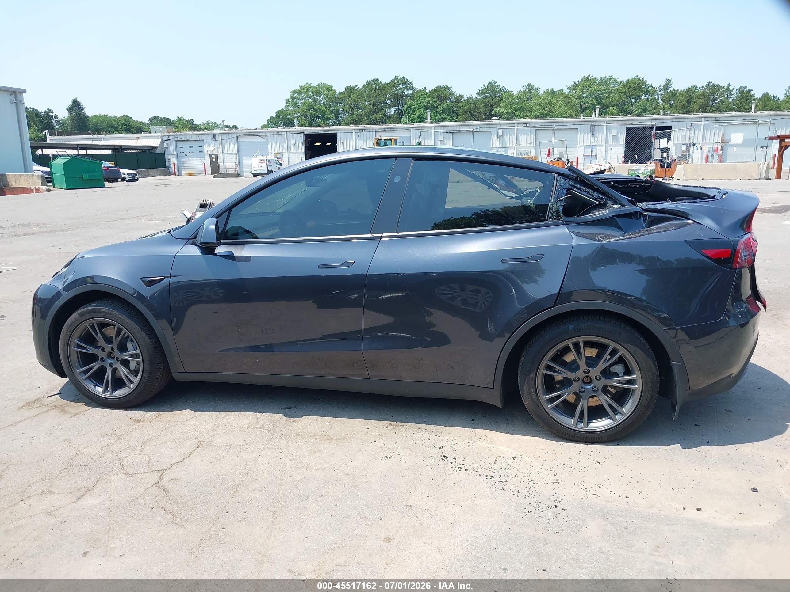 2025 TESLA MODEL Y
