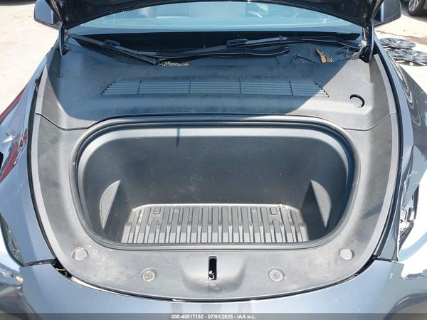 2025 TESLA MODEL Y