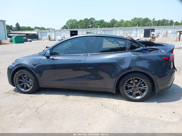 2025 TESLA MODEL Y