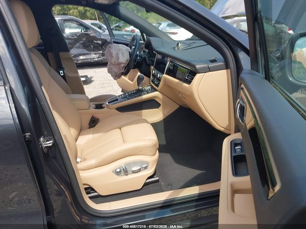 2020 PORSCHE MACAN