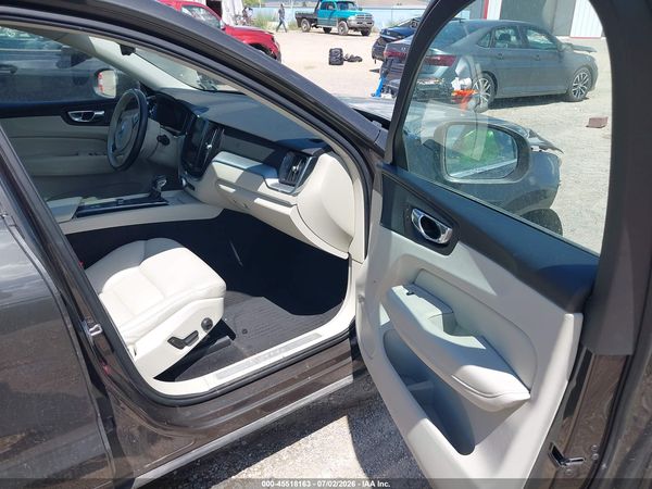 2018 VOLVO XC60 T5 MOMENTUM