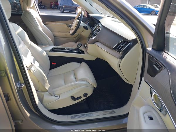 2021 VOLVO XC90