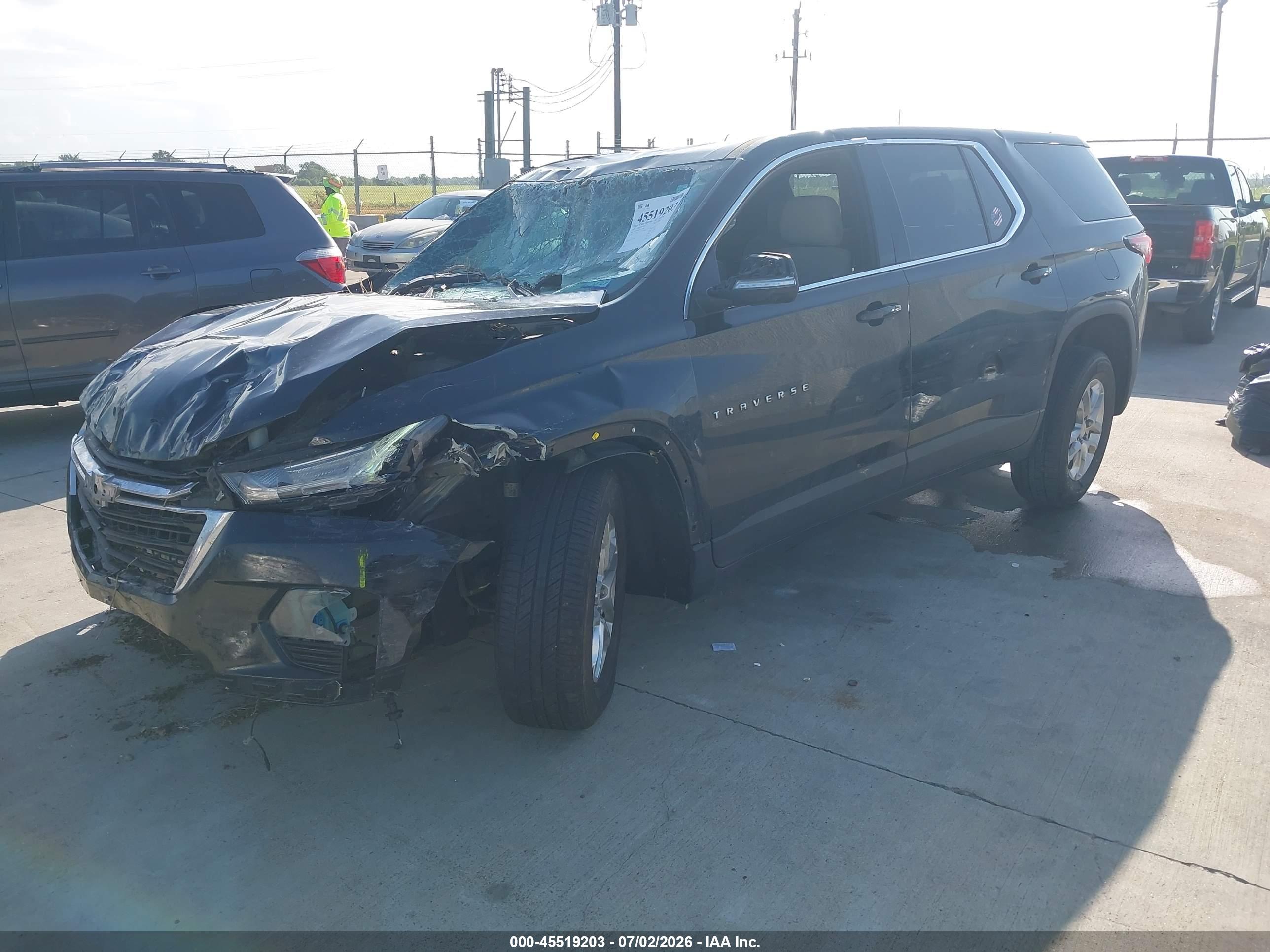 2023 CHEVROLET TRAVERSE FWD LS — I2