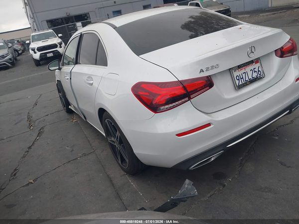 2020 MERCEDES-BENZ A 220 A220