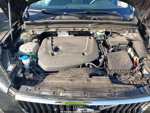 2025 VOLVO XC40 B5 CORE BRIGHT THEME