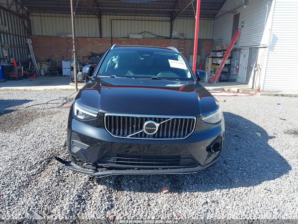 2025 VOLVO XC40 B5 CORE BRIGHT THEME