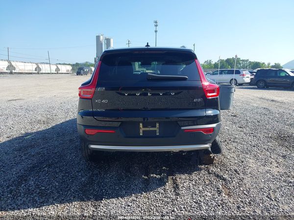 2025 VOLVO XC40 B5 CORE BRIGHT THEME