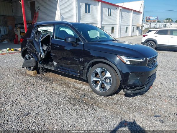 2025 VOLVO XC40 B5 CORE BRIGHT THEME