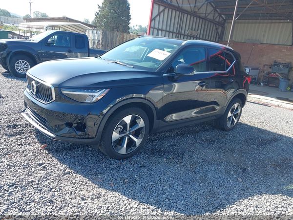 2025 VOLVO XC40 B5 CORE BRIGHT THEME