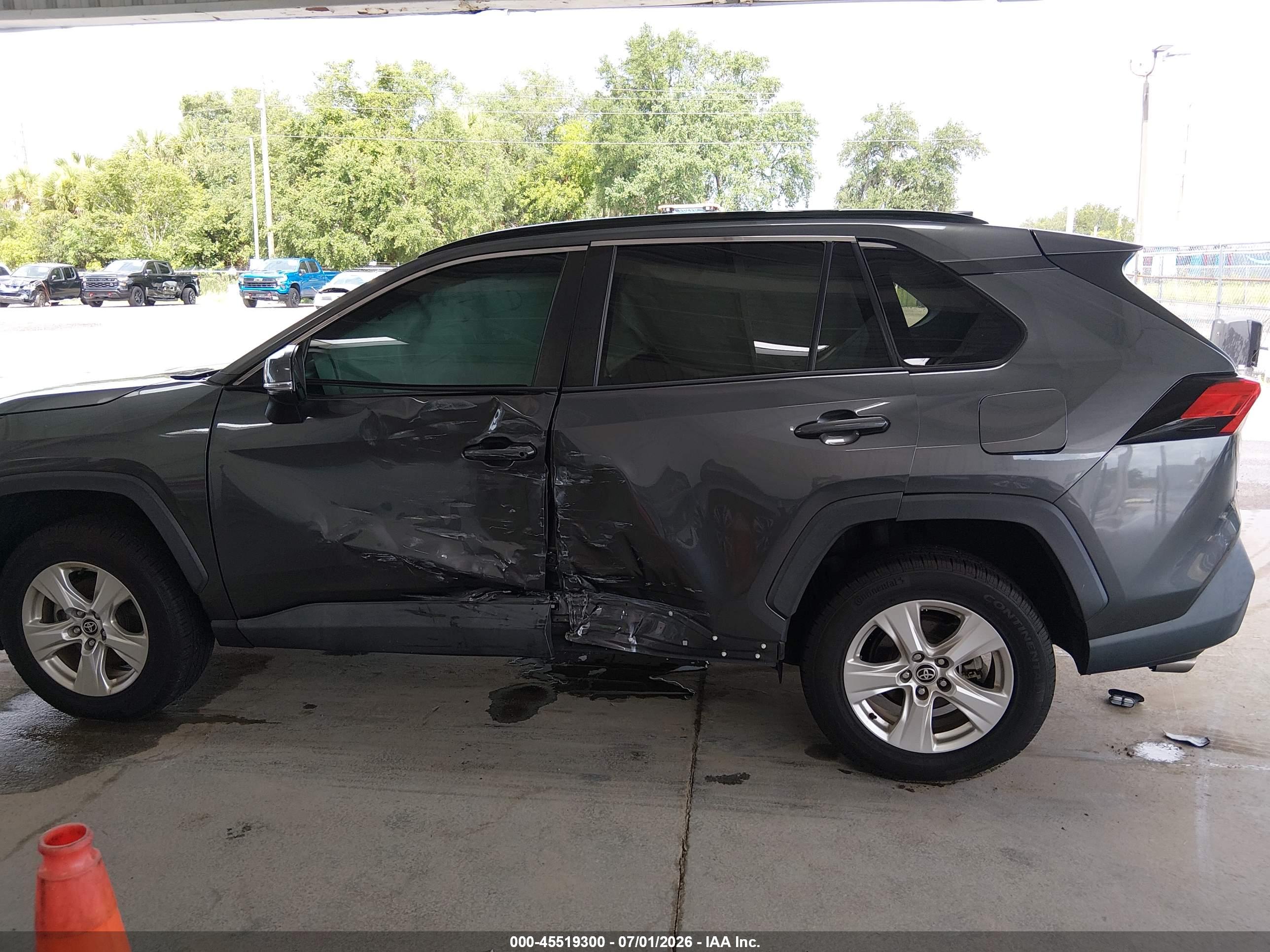 2021 TOYOTA RAV4 XLE