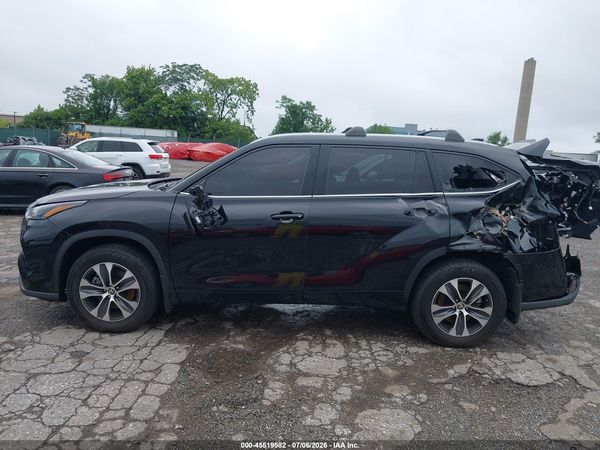 2022 TOYOTA HIGHLANDER XLE