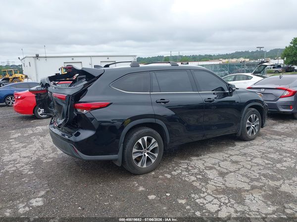 2022 TOYOTA HIGHLANDER XLE