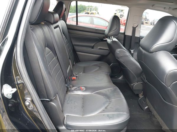 2022 TOYOTA HIGHLANDER XLE
