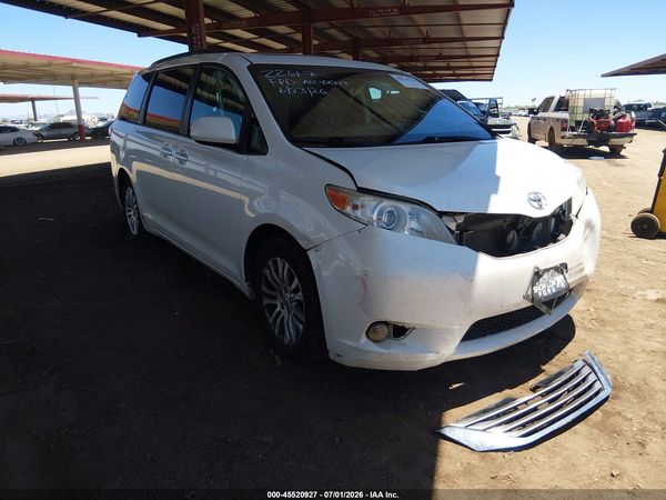 2015 TOYOTA SIENNA XLE PREMIUM 8 PASSENGER