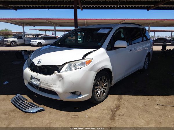 2015 TOYOTA SIENNA XLE PREMIUM 8 PASSENGER