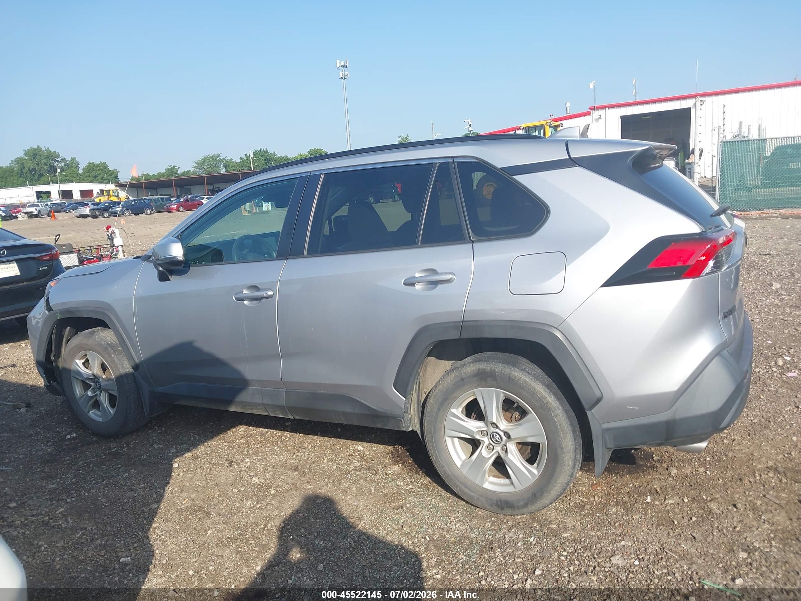 2020 TOYOTA RAV4 XLE