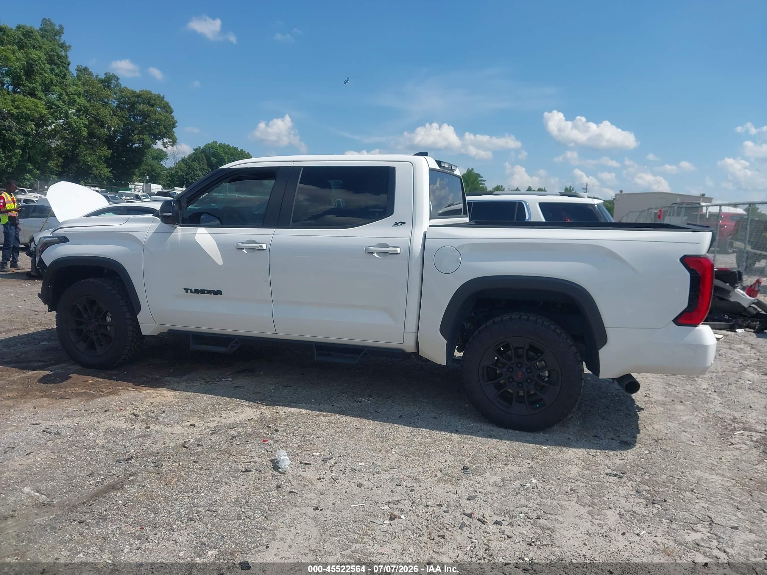 2024 TOYOTA TUNDRA SR5