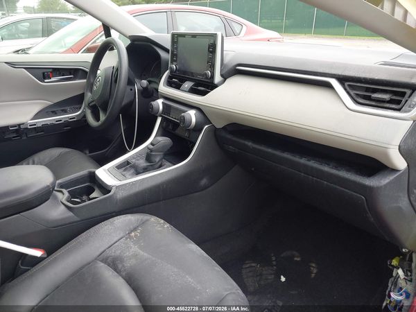 2019 TOYOTA RAV4 XLE