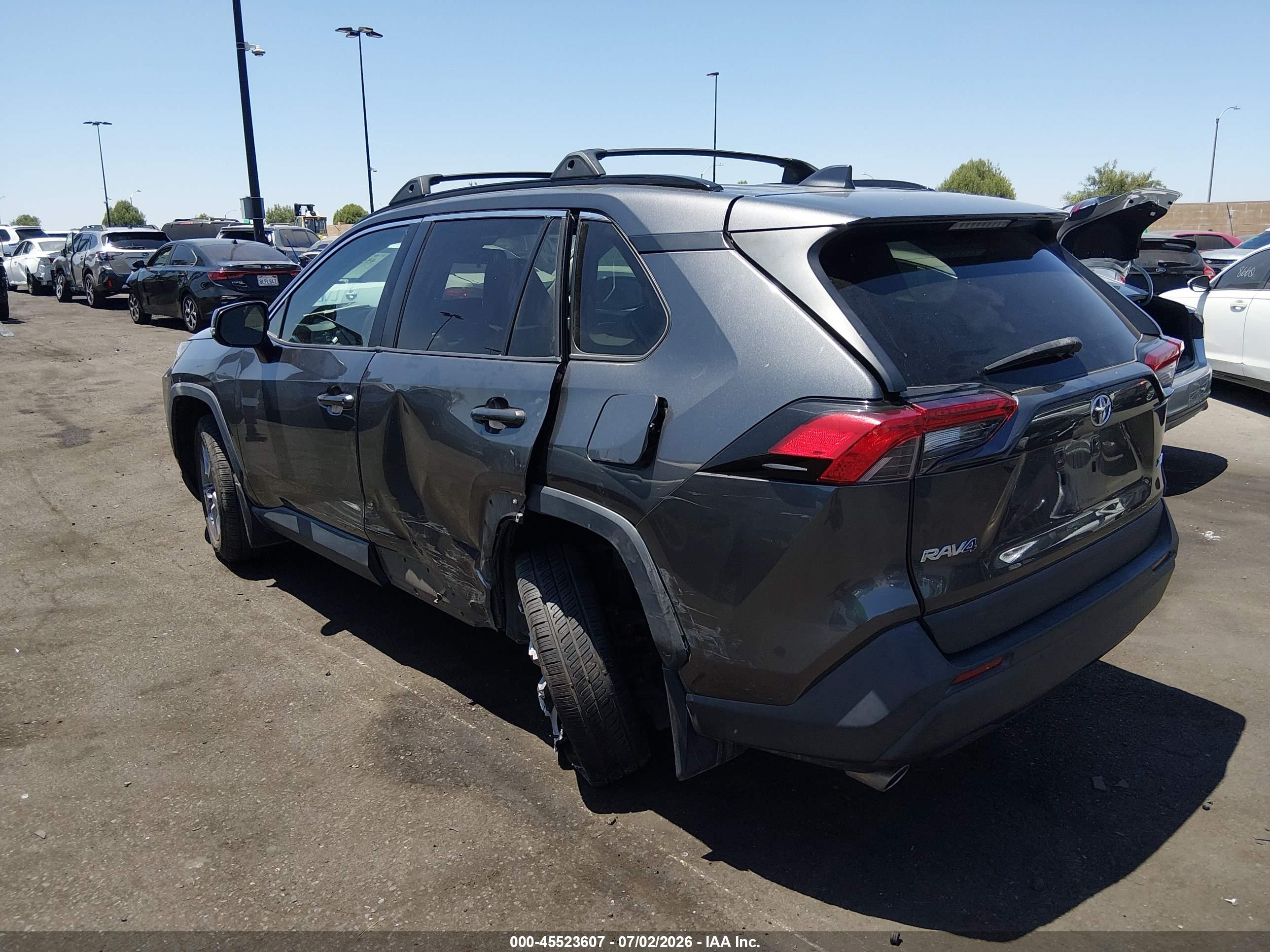2022 TOYOTA RAV4 XLE