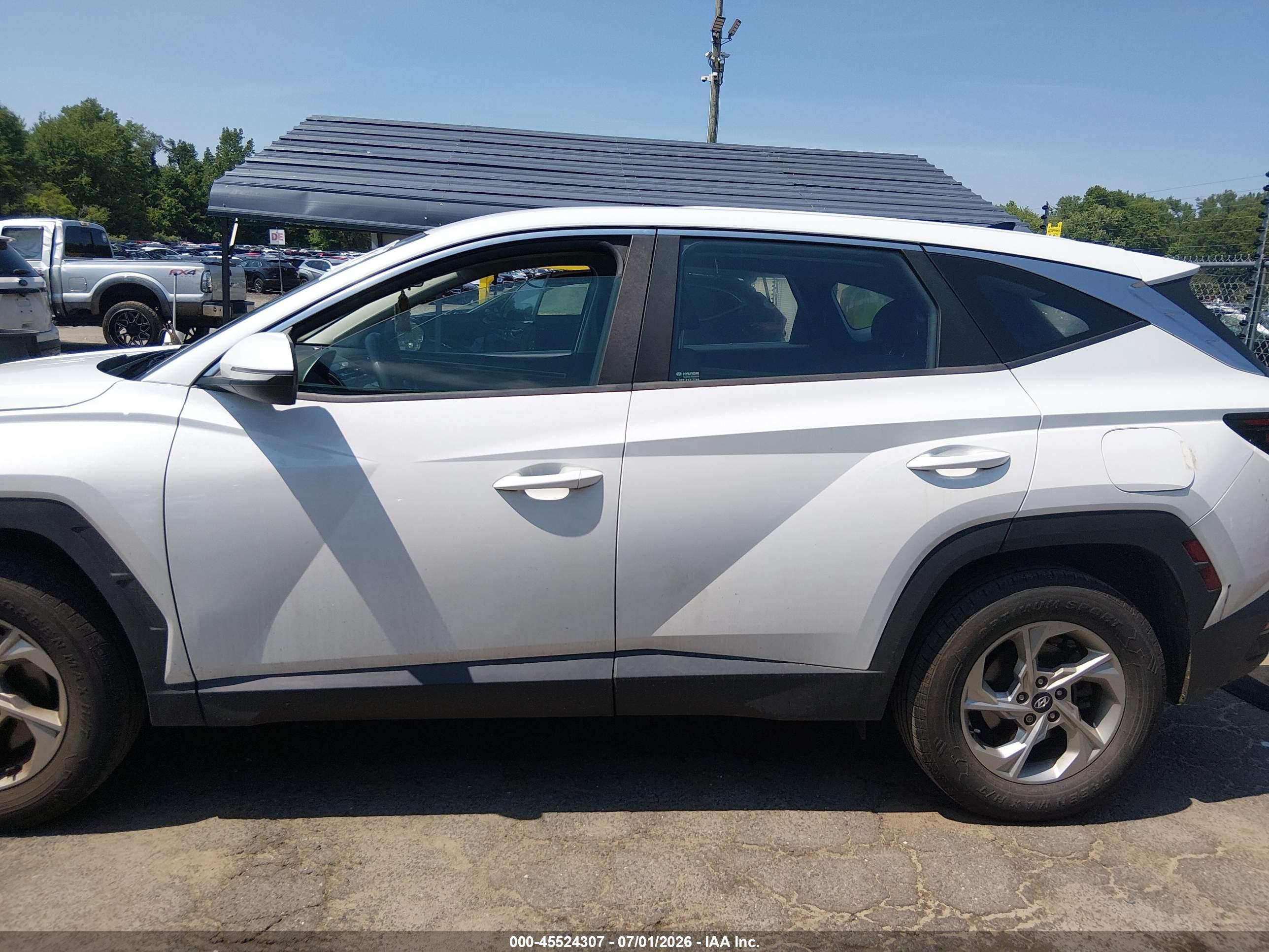 2022 HYUNDAI TUCSON SE