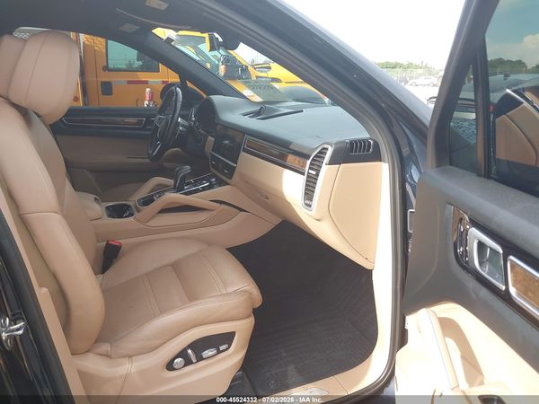 2019 PORSCHE CAYENNE
