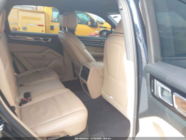 2019 PORSCHE CAYENNE