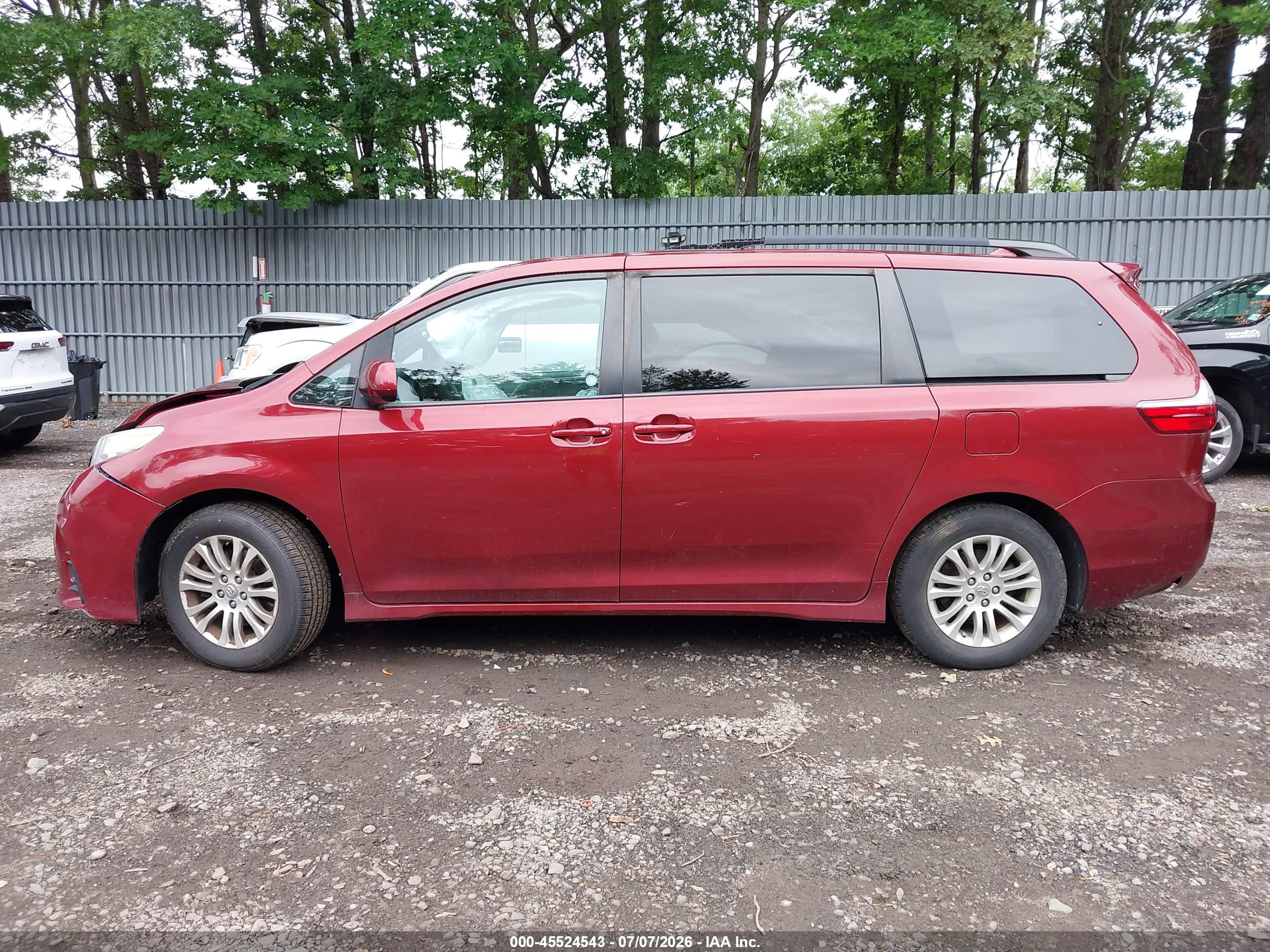 2020 TOYOTA SIENNA LE