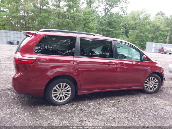2020 TOYOTA SIENNA LE