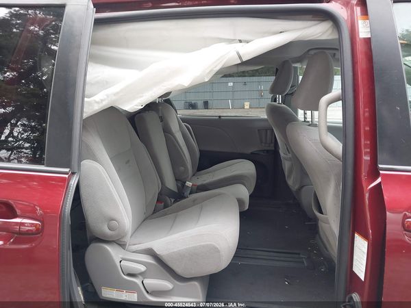 2020 TOYOTA SIENNA LE
