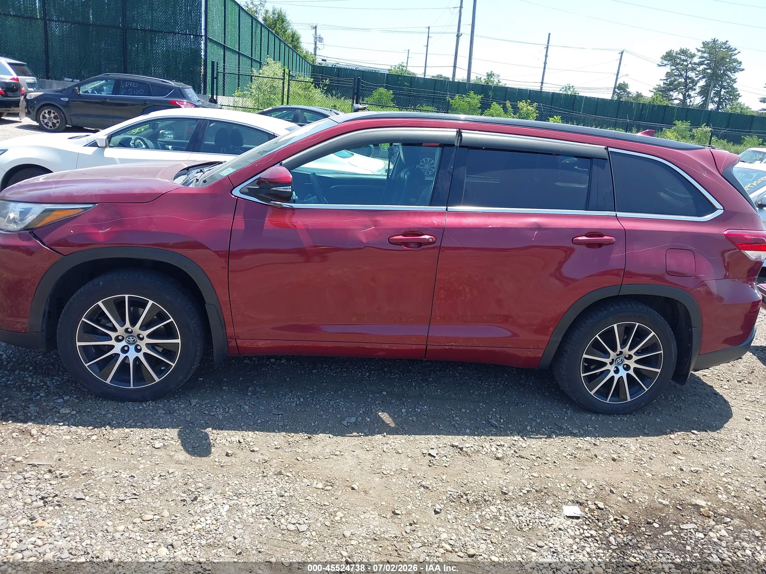 2018 TOYOTA HIGHLANDER SE