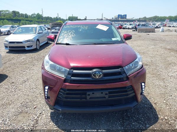 2018 TOYOTA HIGHLANDER SE