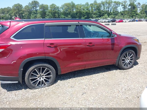 2018 TOYOTA HIGHLANDER SE