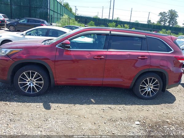 2018 TOYOTA HIGHLANDER SE
