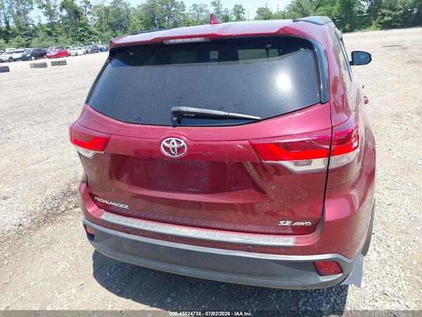 2018 TOYOTA HIGHLANDER SE