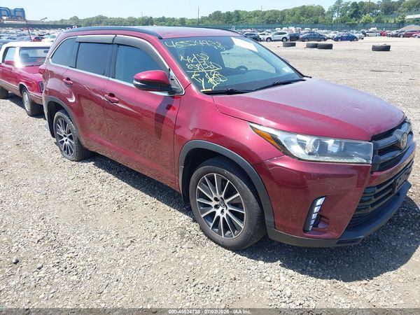 2018 TOYOTA HIGHLANDER SE