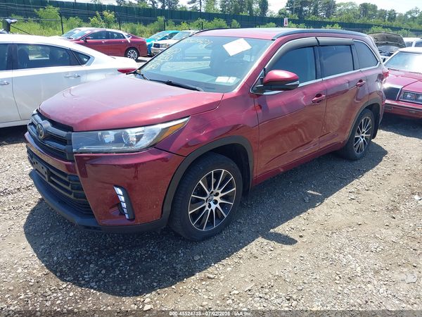 2018 TOYOTA HIGHLANDER SE