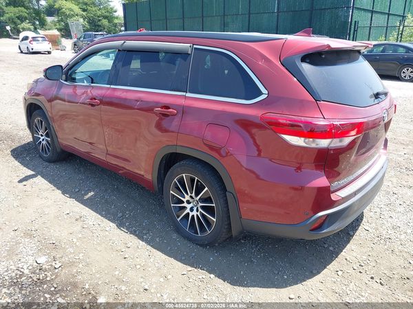2018 TOYOTA HIGHLANDER SE