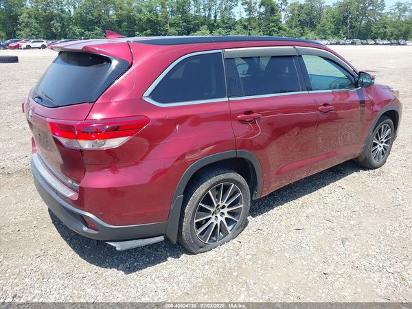 2018 TOYOTA HIGHLANDER SE