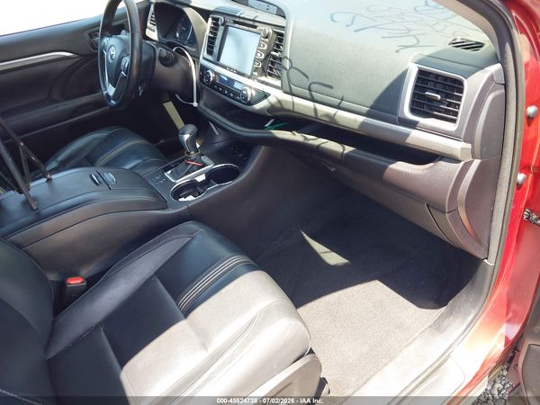 2018 TOYOTA HIGHLANDER SE