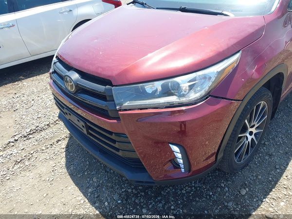 2018 TOYOTA HIGHLANDER SE