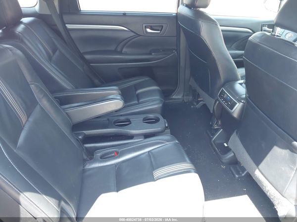 2018 TOYOTA HIGHLANDER SE