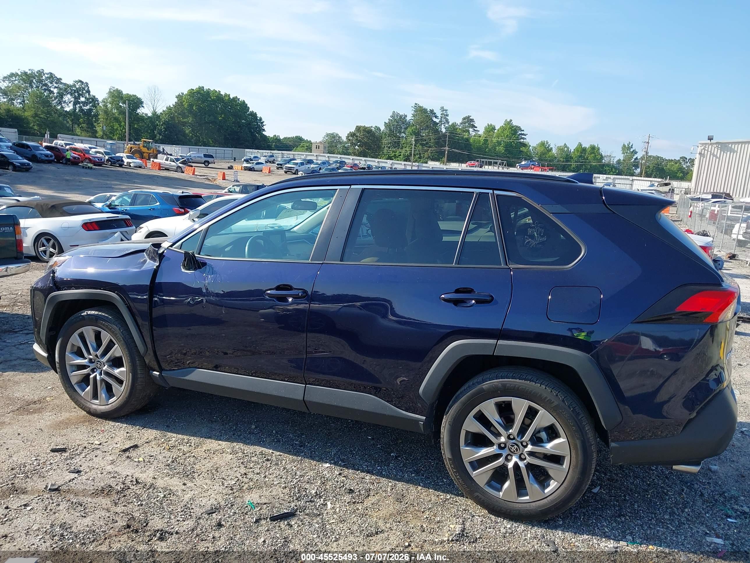 2022 TOYOTA RAV4 XLE PREMIUM