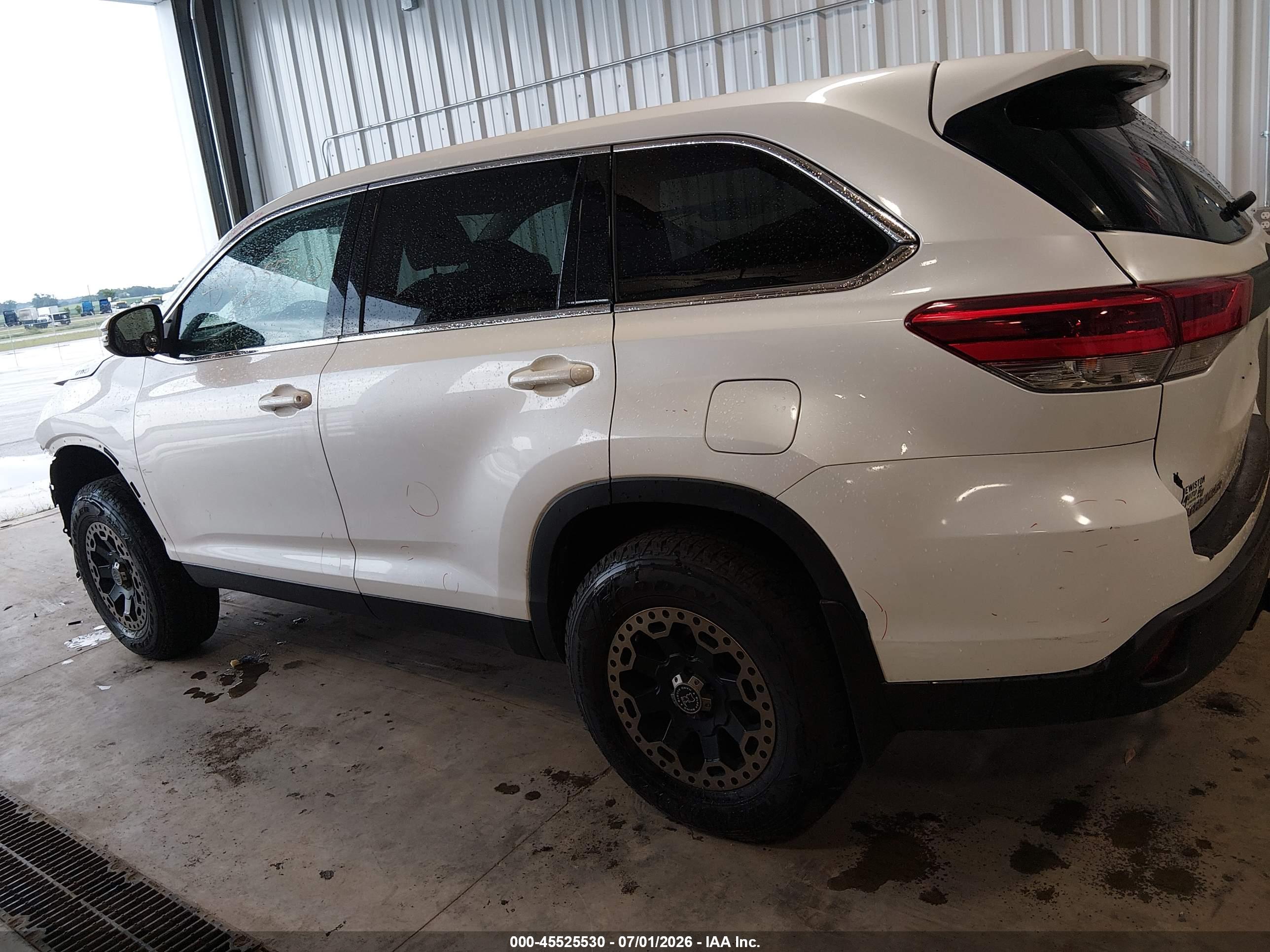 2019 TOYOTA HIGHLANDER LE