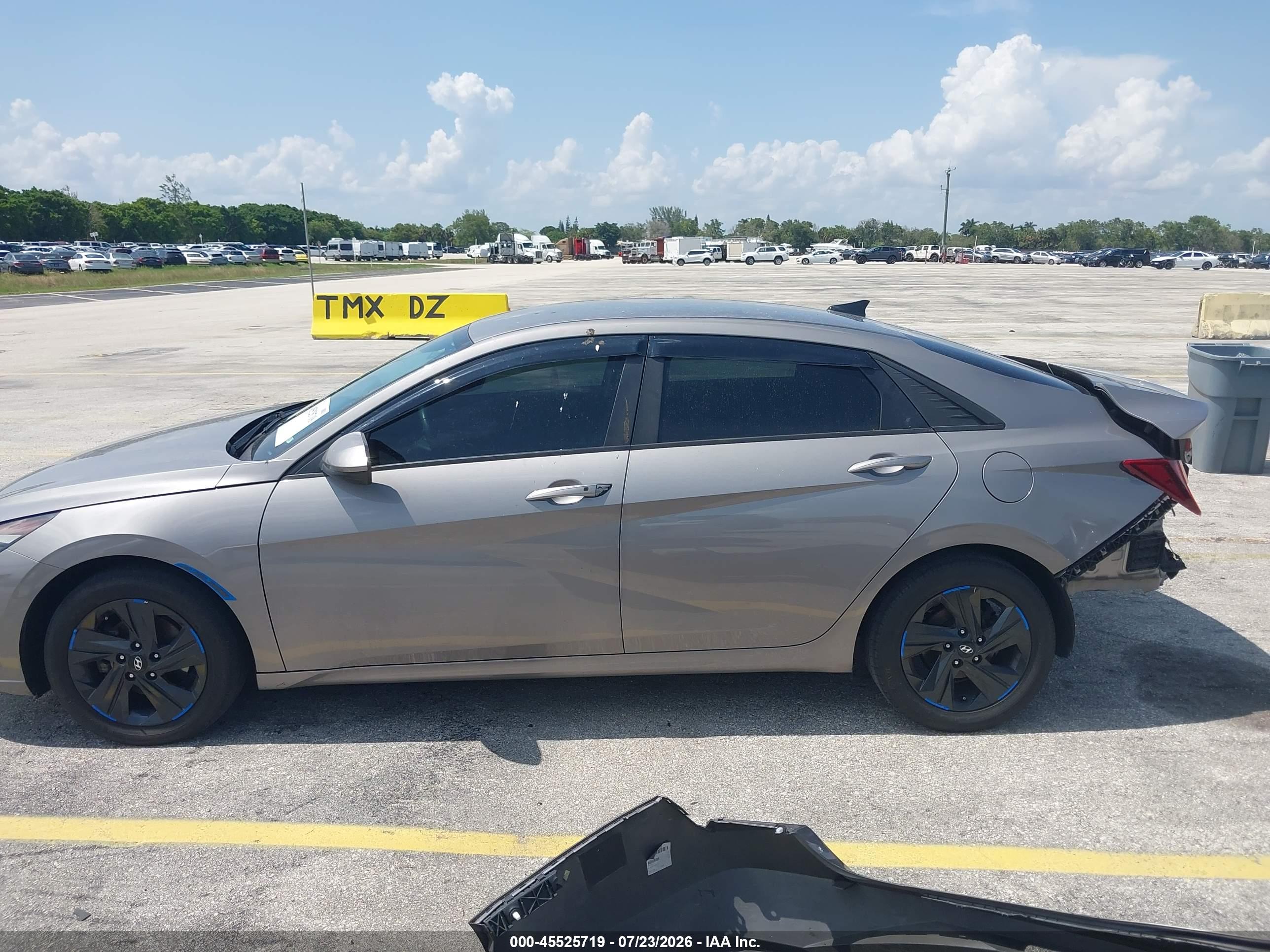2022 HYUNDAI ELANTRA SEL