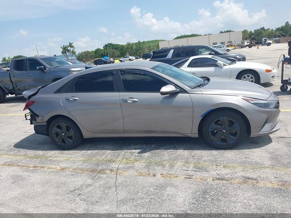 2022 HYUNDAI ELANTRA SEL