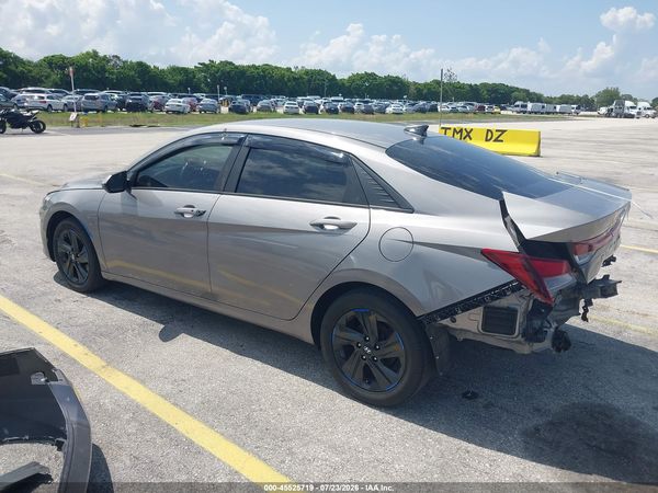 2022 HYUNDAI ELANTRA SEL
