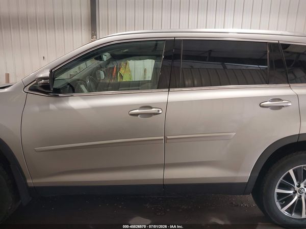 2019 TOYOTA HIGHLANDER XLE
