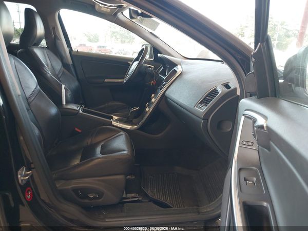 2017 VOLVO XC60 T5 DYNAMIC