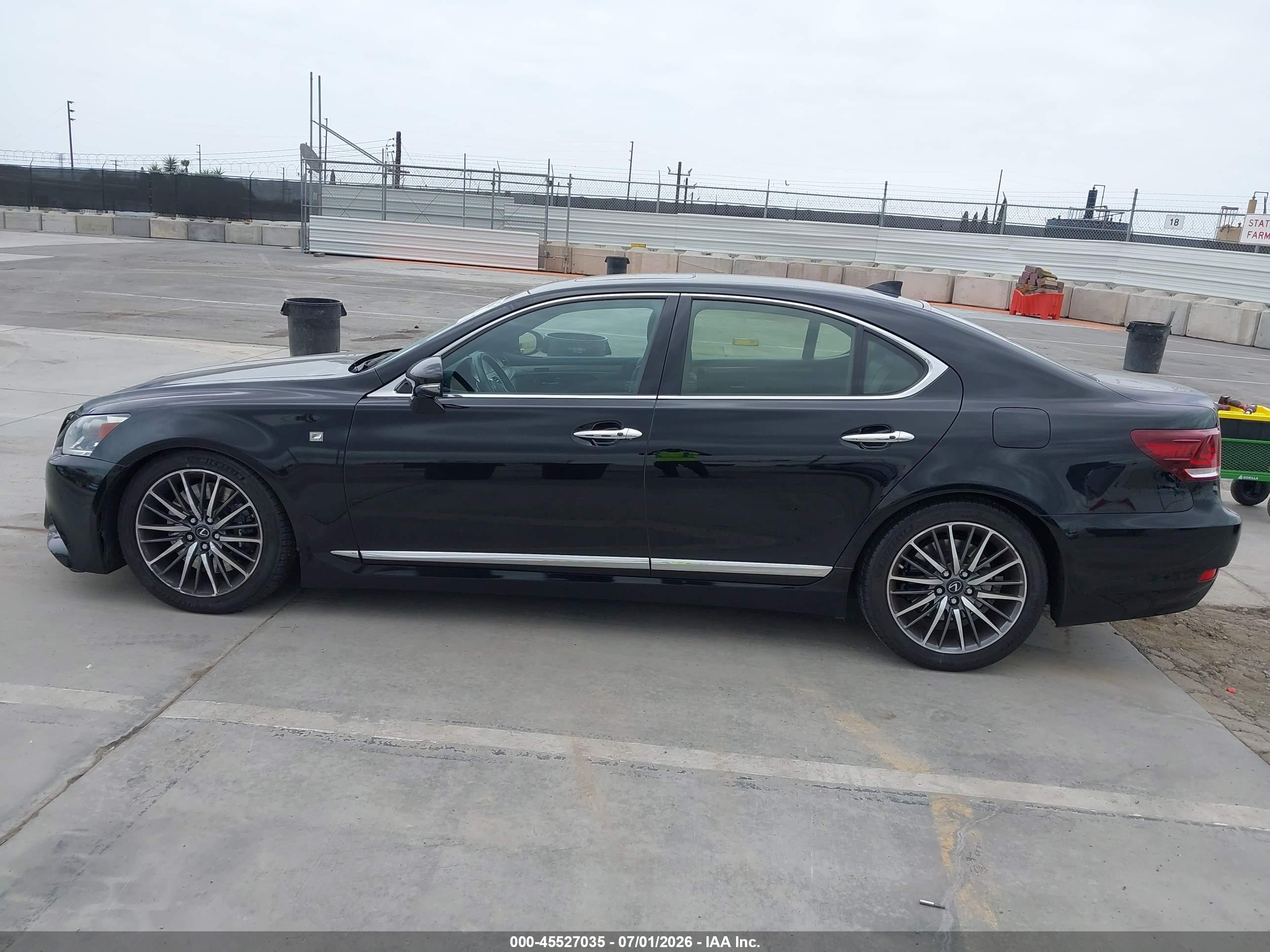 2017 LEXUS LS 460